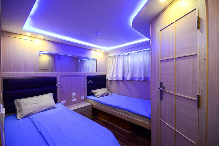 Twin Lower Deck - image