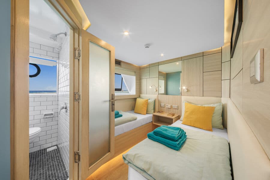 Standard Twin Upper Deck - image