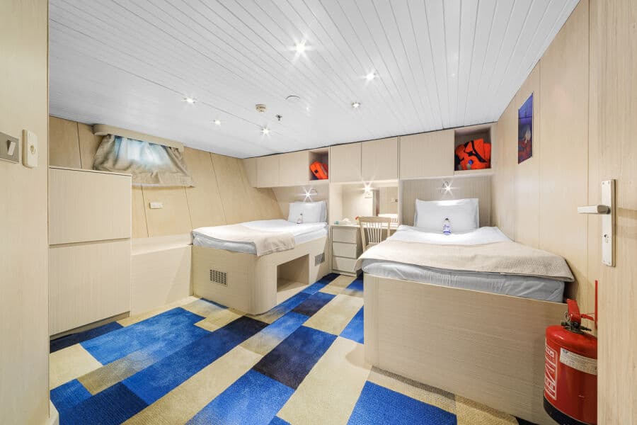 Standard Twin Lower Deck - image Standard Twin Lower Deck - image