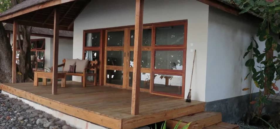 Waterfront Bungalow (1 bed) - image Waterfront Bungalow (1 bed) - image