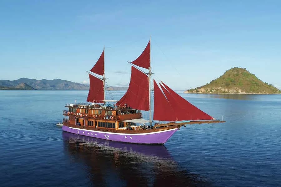 Neomi - image Neomi - image