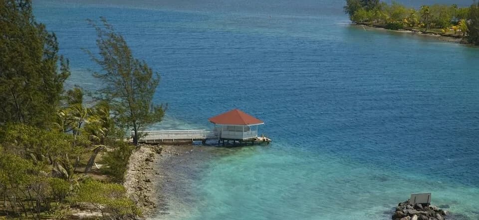 Fantasy Island Roatan Resort next to the sea. Fantasy Island Roatan Resort next to the sea.