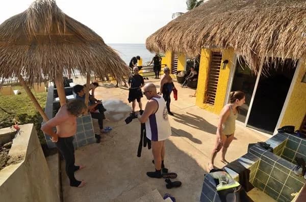 The dive center and rinse tanks The dive center and rinse tanks