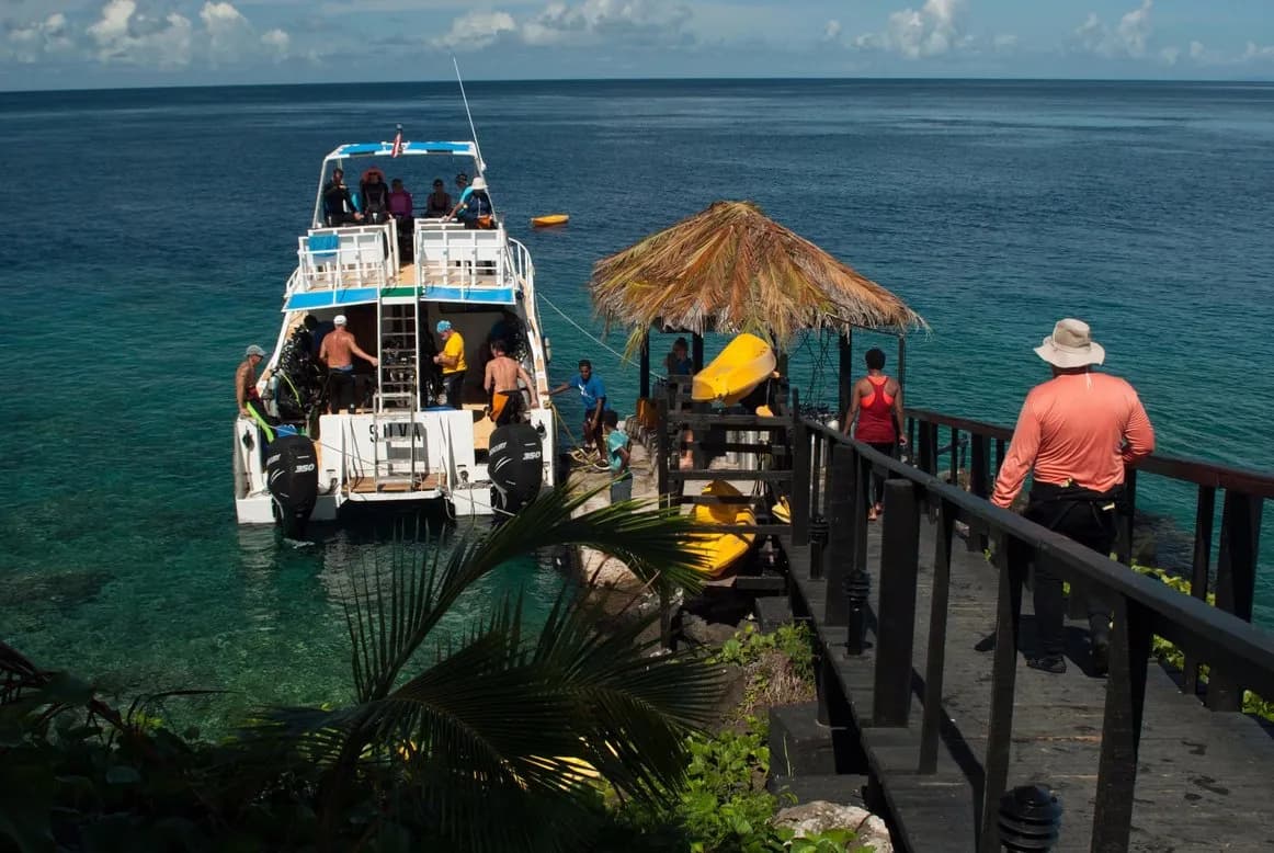 Dive boat at Paradise Taveuni Dive boat at Paradise Taveuni