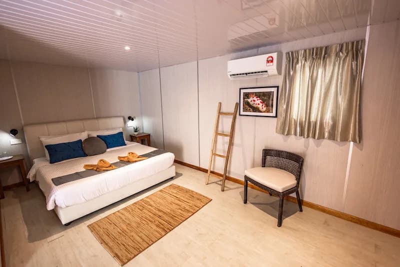 Family-sized room with a large bed Family-sized room with a large bed