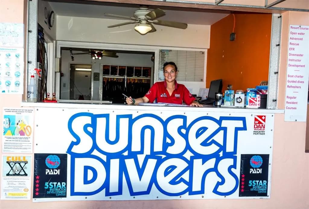 sunset-divers.jpg sunset-divers.jpg