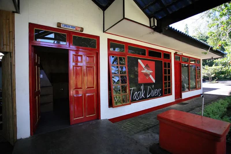 tasik-divers-1.jpg tasik-divers-1.jpg