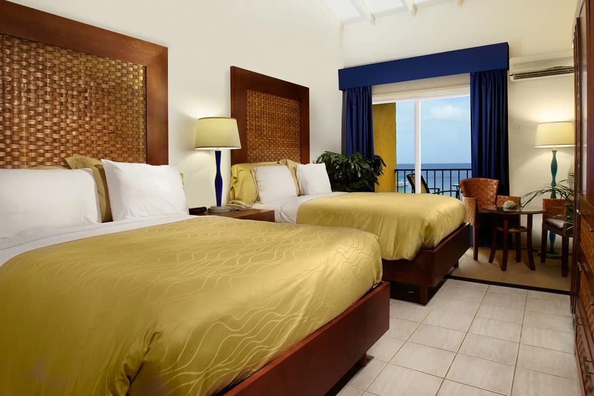 Luxurious Deluxe Rooms Luxurious Deluxe Rooms