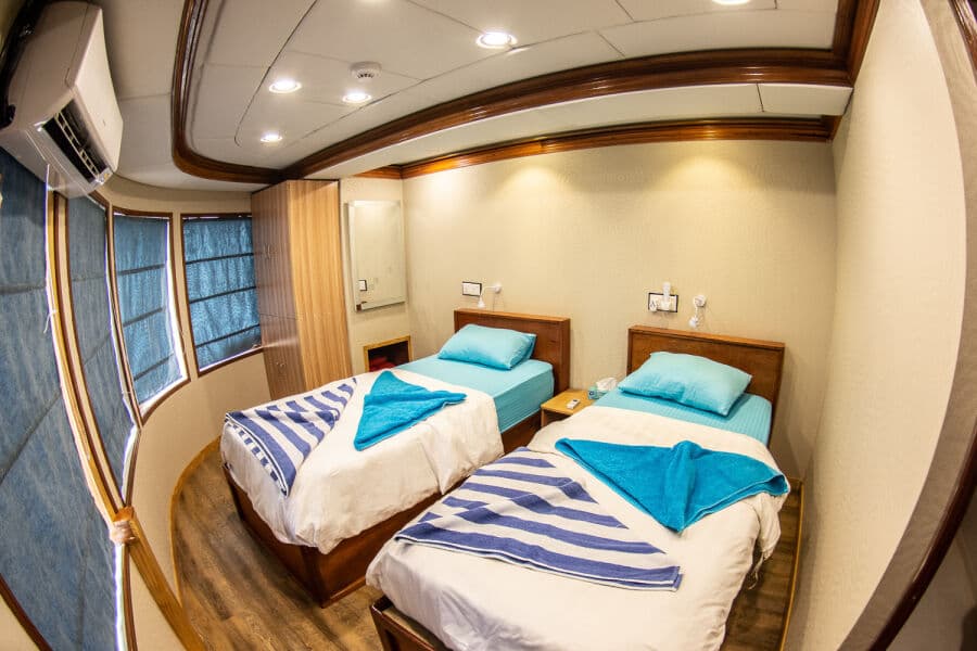 Twin Main Deck - image Twin Main Deck - image