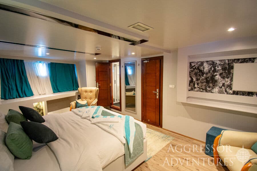 Master Main Deck - image Master Main Deck - image