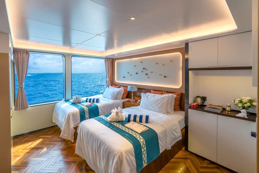 Deluxe Double/Twin Upper Deck - image Deluxe Double/Twin Upper Deck - image