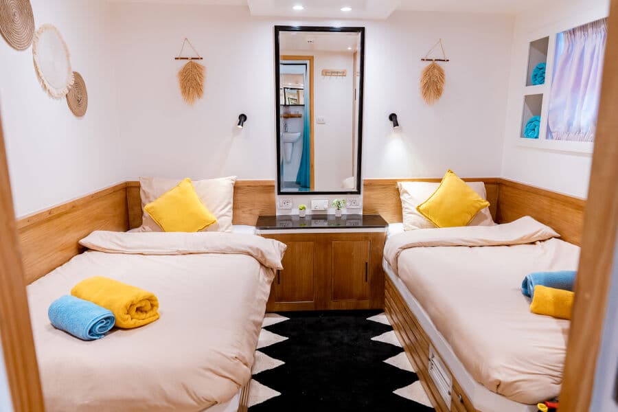 Twin Lower Deck - image Twin Lower Deck - image