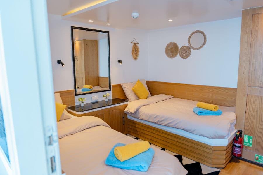 Twin Upper Deck - image Twin Upper Deck - image