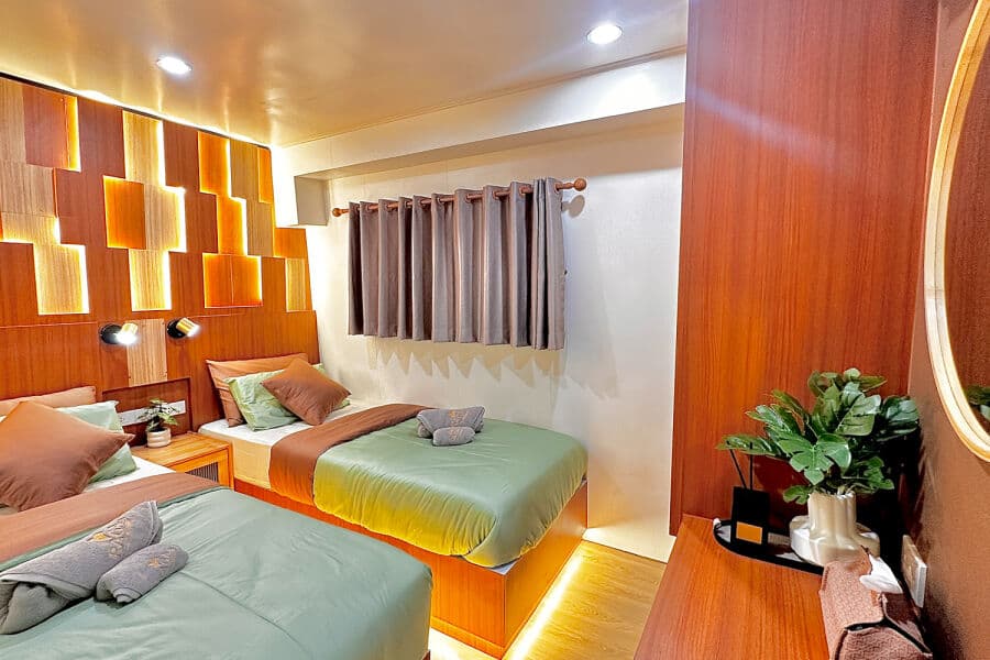 Standard Twin Main Deck - image Standard Twin Main Deck - image