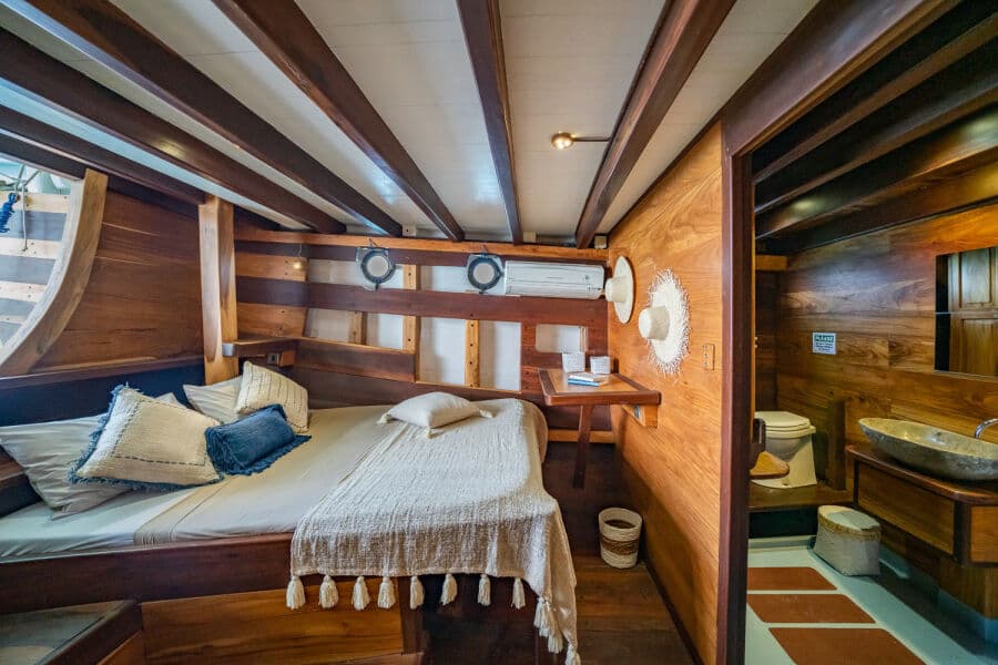 Rear cabin (Dewi Sri) Lower Deck - image Rear cabin (Dewi Sri) Lower Deck - image